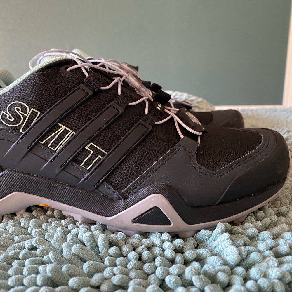 Adidas Womens Terrex R2 Gore-Tex Hiking Shoes - Size 8 - New Condition